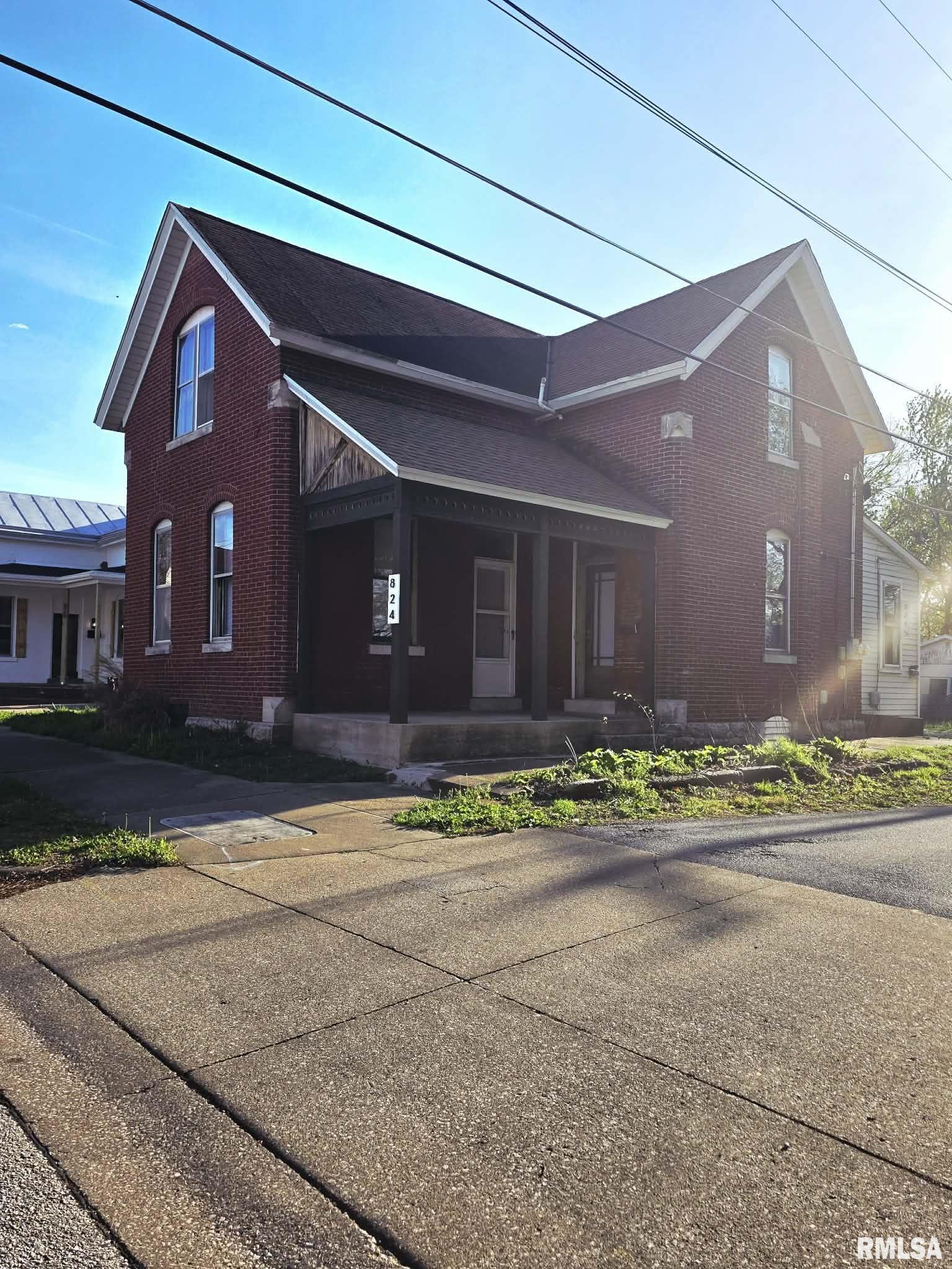 824 South 11th Street Quincy, IL 62301 - Photo 1 of 15