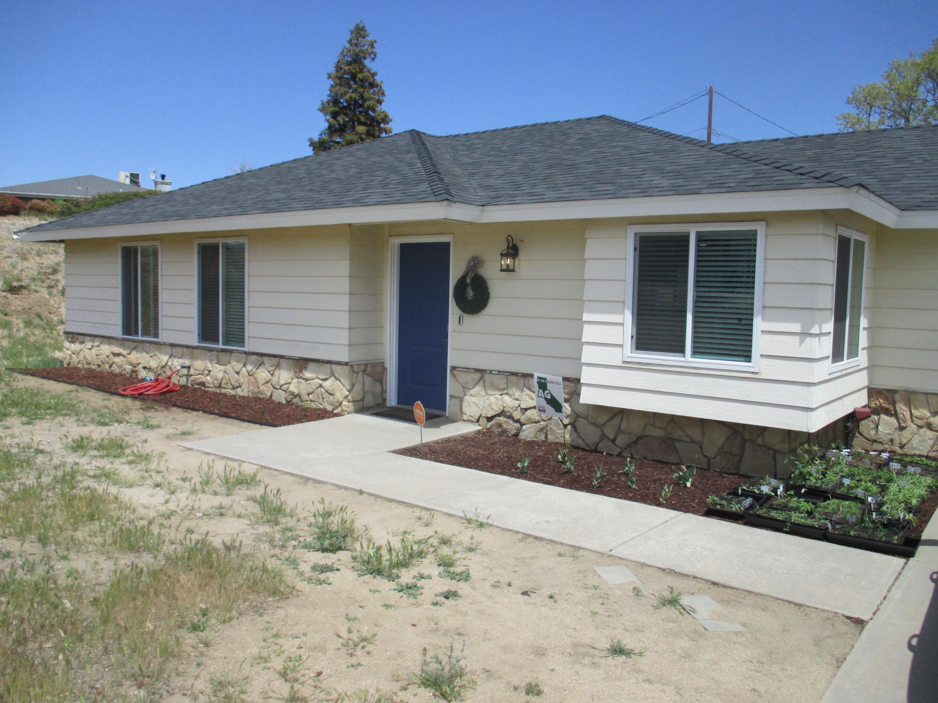 21908 Mariposa Road Tehachapi, CA 93561 - Photo 2 of 23 a front view of a house with a yard