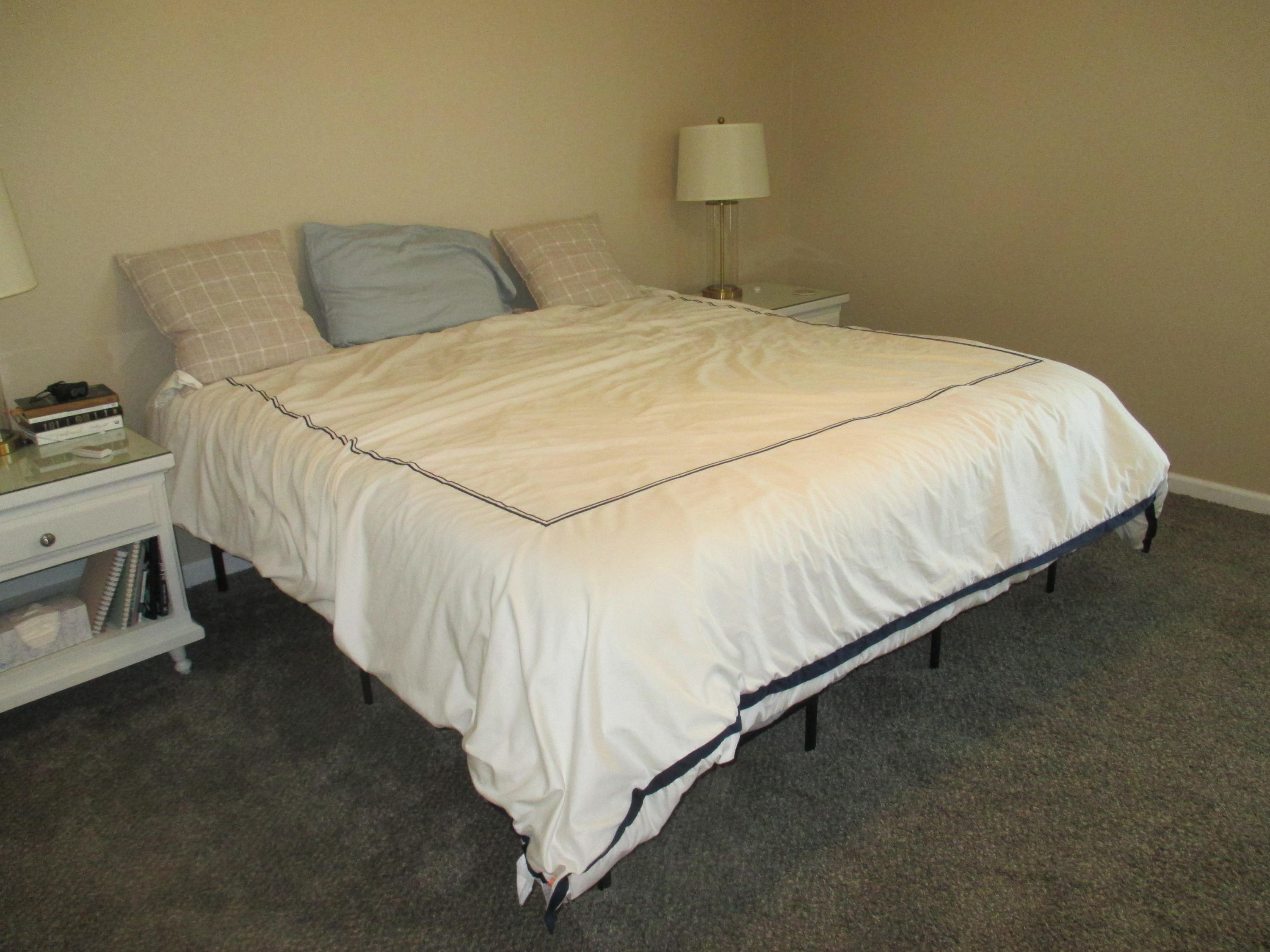 21908 Mariposa Road Tehachapi, CA 93561 - Photo 12 of 23 a bed sitting in a bedroom next to a lamp