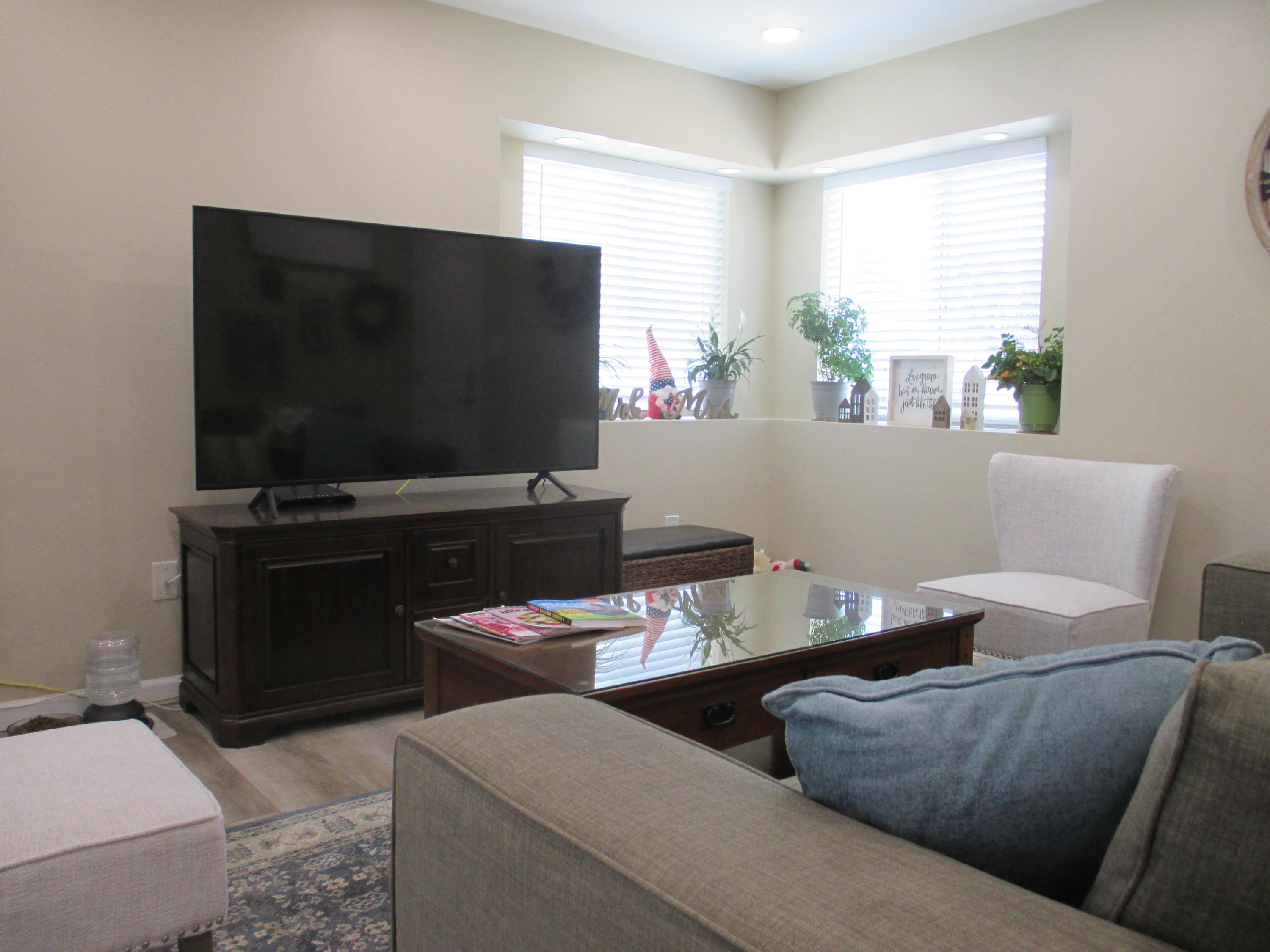 21908 Mariposa Road Tehachapi, CA 93561 - Photo 7 of 23 a living room with furniture and a flat screen tv
