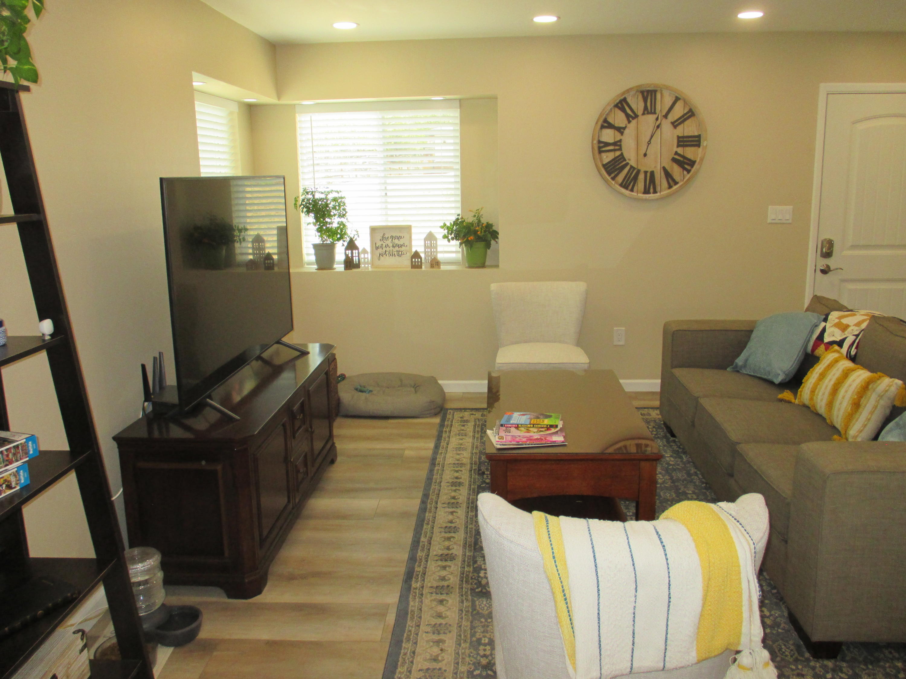 21908 Mariposa Road Tehachapi, CA 93561 - Photo 8 of 23 a living room with furniture and a flat screen tv