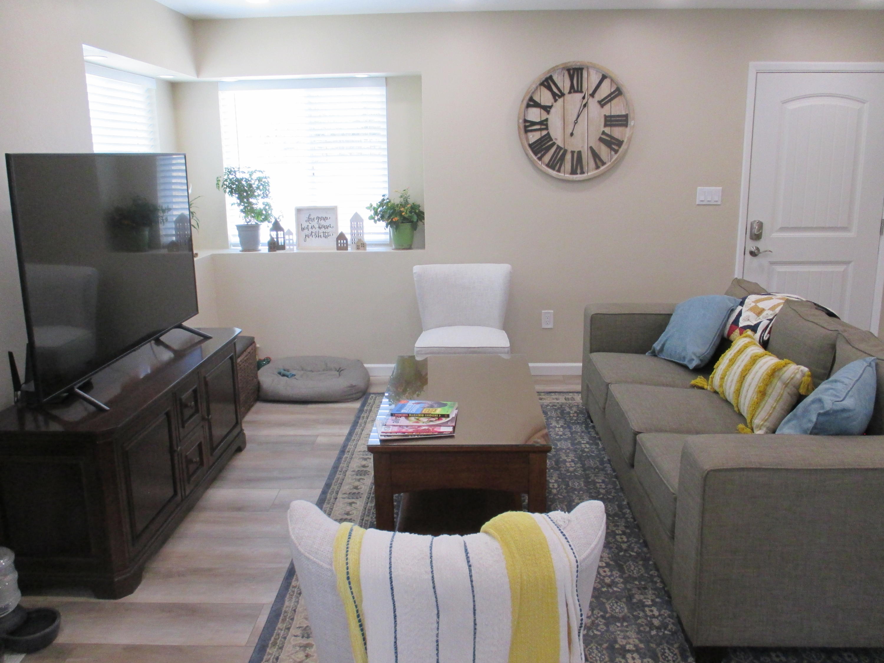 21908 Mariposa Road Tehachapi, CA 93561 - Photo 9 of 23 a living room with a couch and a flat screen tv