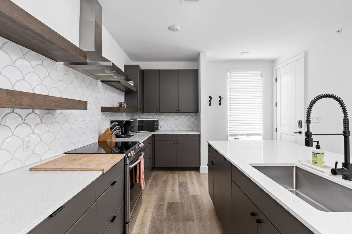 2709 East 5th Street, Unit 1306 Austin, TX 78702 - Photo 6 of 26 Expansive counter space and storage throughout.