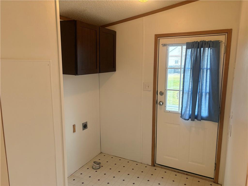 903 Union Street Farrell, PA 16121 - Photo 11 of 29 a view of a bathroom