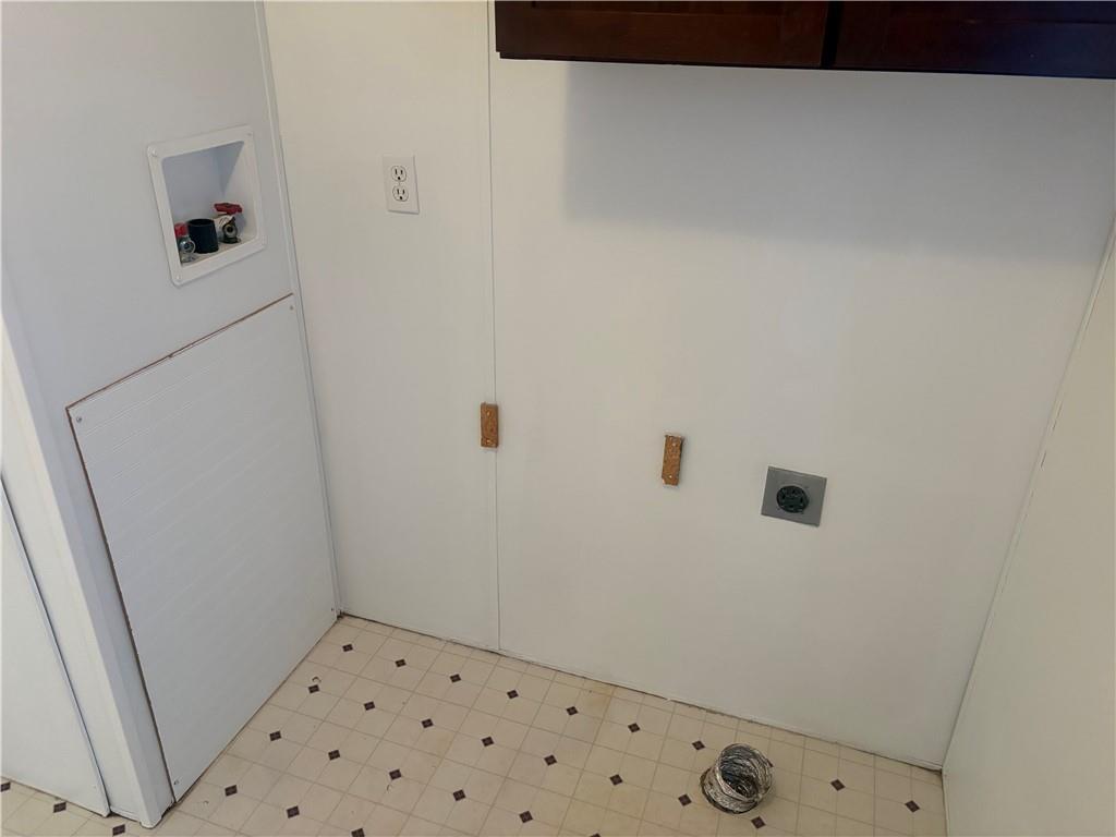 903 Union Street Farrell, PA 16121 - Photo 12 of 29 a view of bathroom