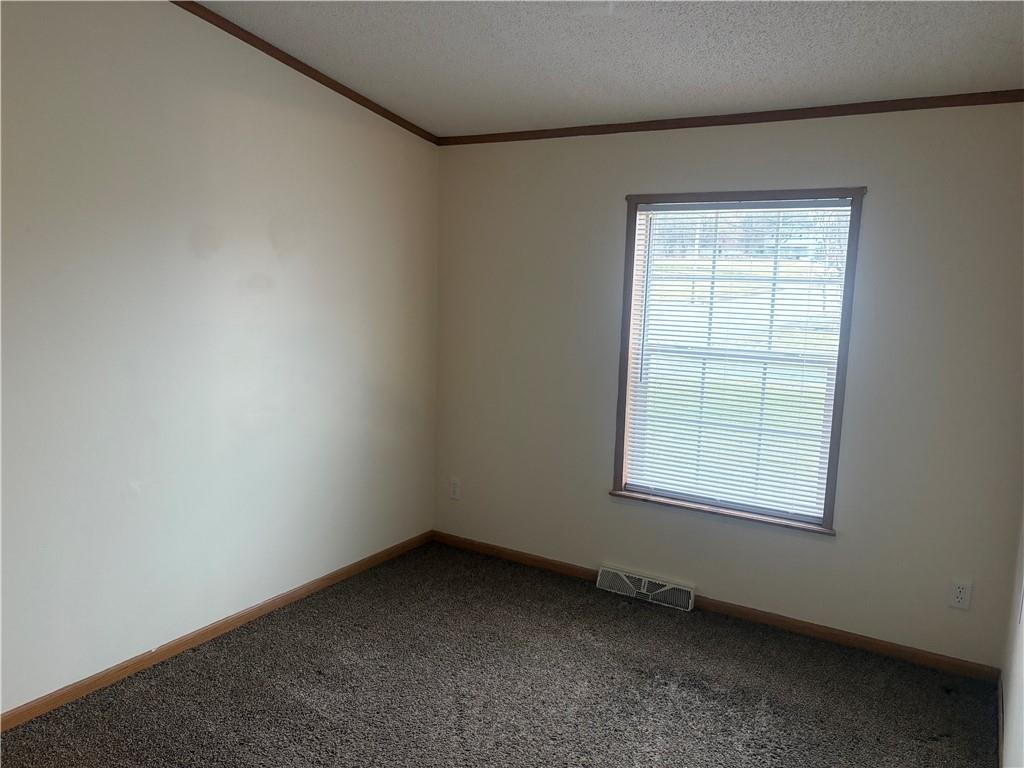 903 Union Street Farrell, PA 16121 - Photo 19 of 29 an empty room with a window