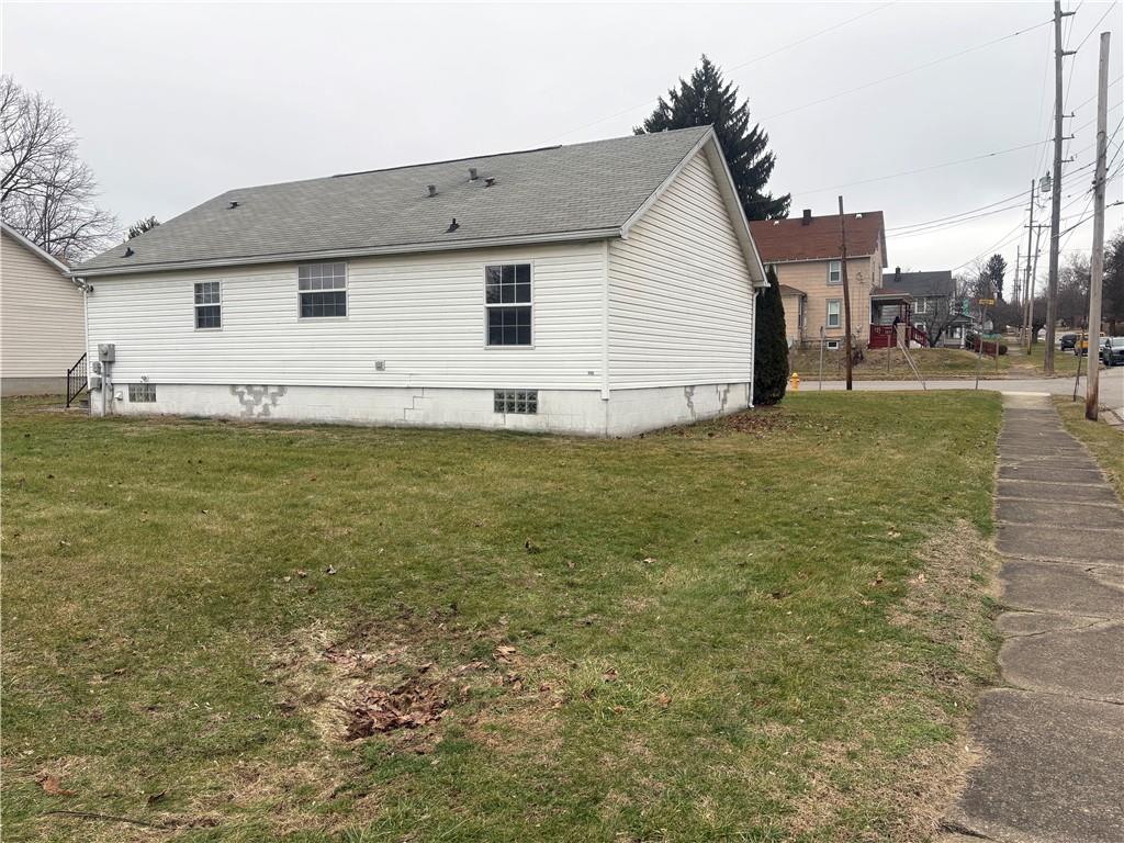 903 Union Street Farrell, PA 16121 - Photo 28 of 29 a view of a backyard with a garden