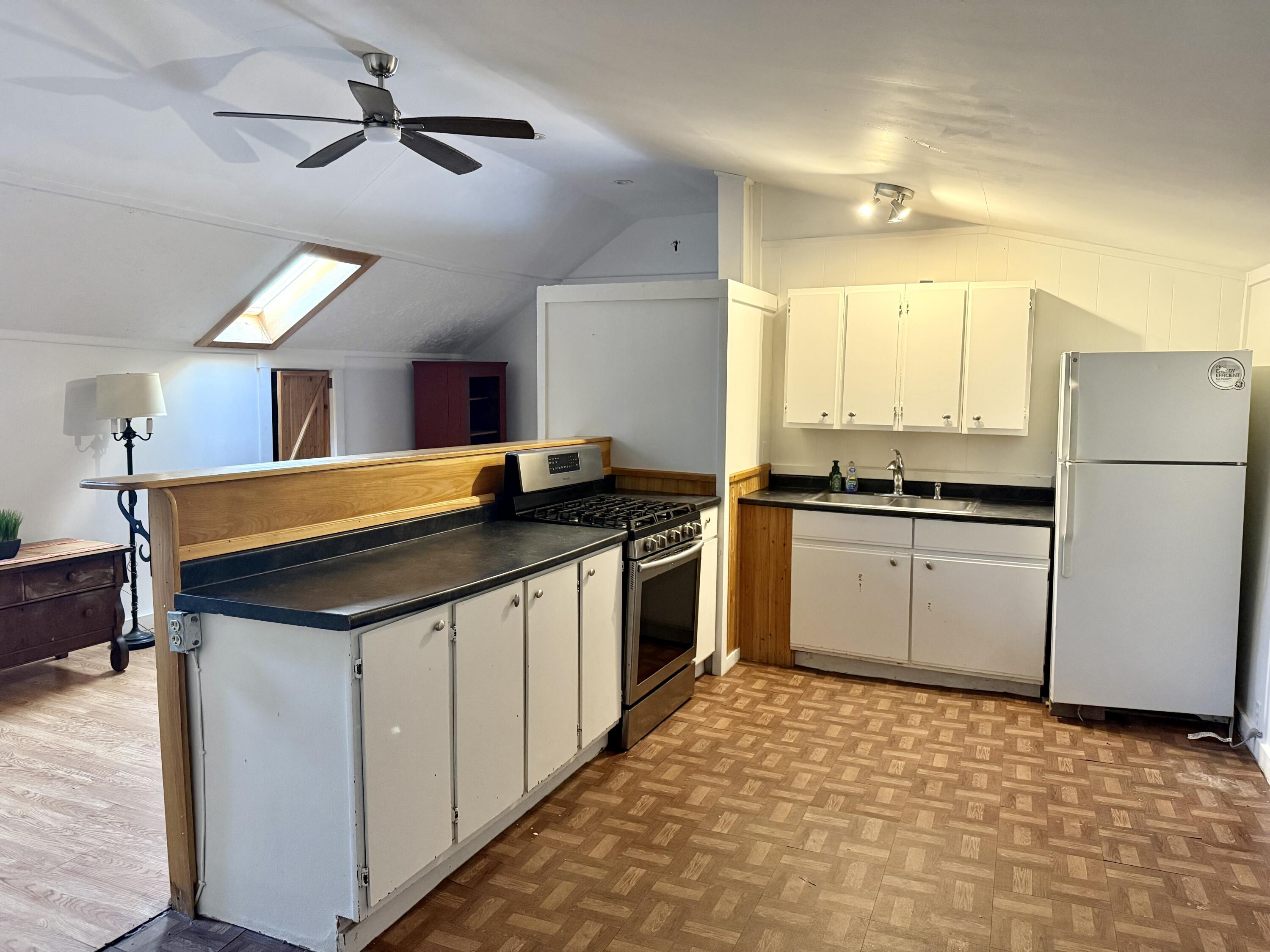 54 West Main Street Vinalhaven, ME 04863 - Photo 8 of 25