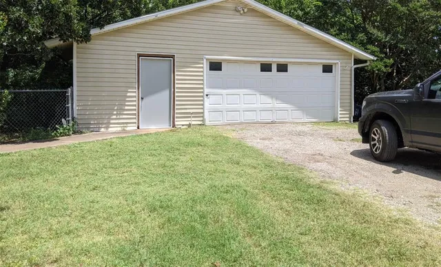 a view of a house with a backyard