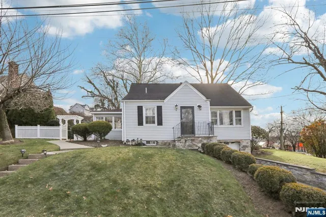 $595,000 | 4 Brookview Drive, Woodland Park, NJ 07424