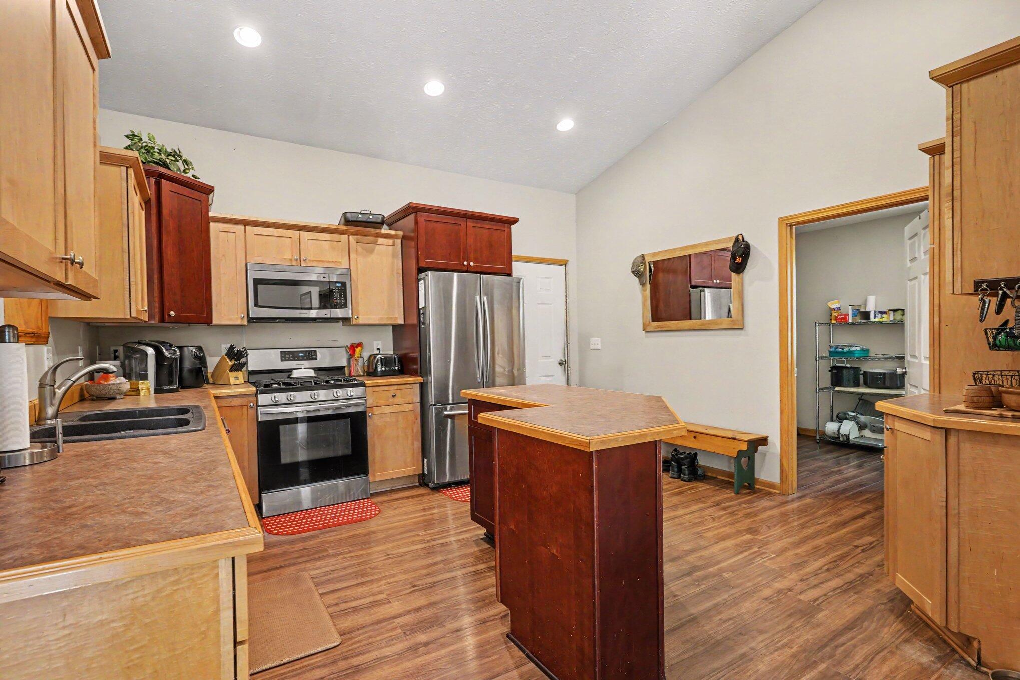 416 East River Road Muskegon, MI 49445 - Photo 12 of 43 012_file_8978