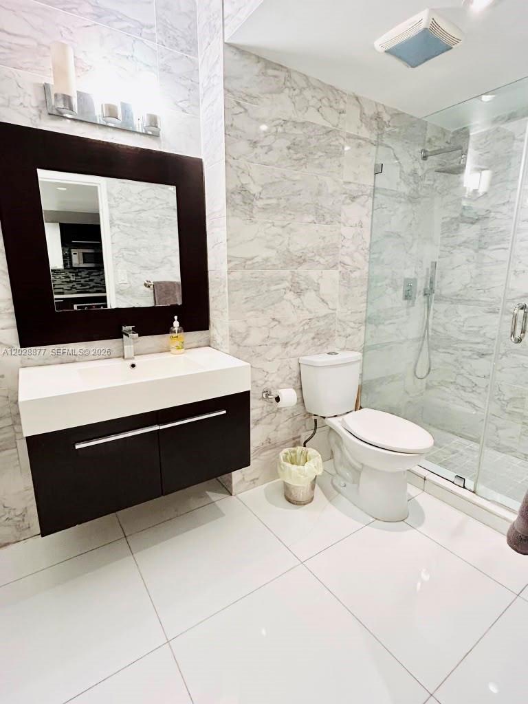 100 Lincoln Road, Unit 701 Miami Beach, FL 33139 - Photo 6 of 7