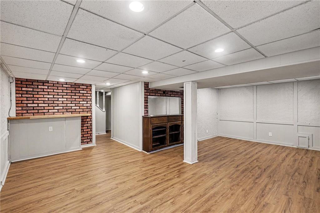 11047 Spring Valley Road Kansas City, MO 64134 - Photo 14 of 19