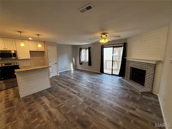 $59,900 | 1606 Willow Wren Court, Unit 305, Florissant, MO 63033
