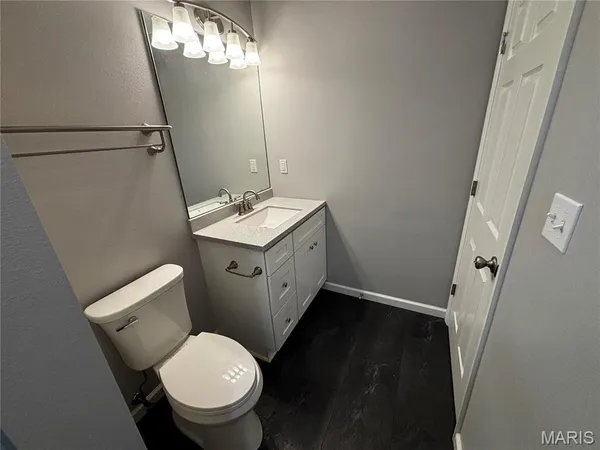 $59,900 | 1606 Willow Wren Court, Unit 305, Florissant, MO 63033