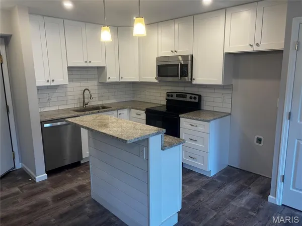 $59,900 | 1606 Willow Wren Court, Unit 305, Florissant, MO 63033
