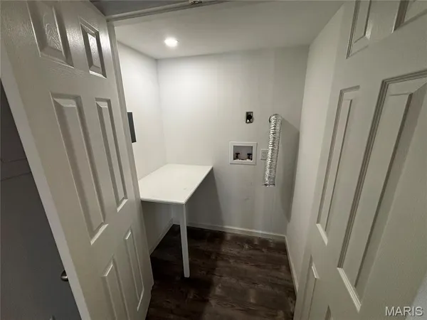 $59,900 | 1606 Willow Wren Court, Unit 305, Florissant, MO 63033