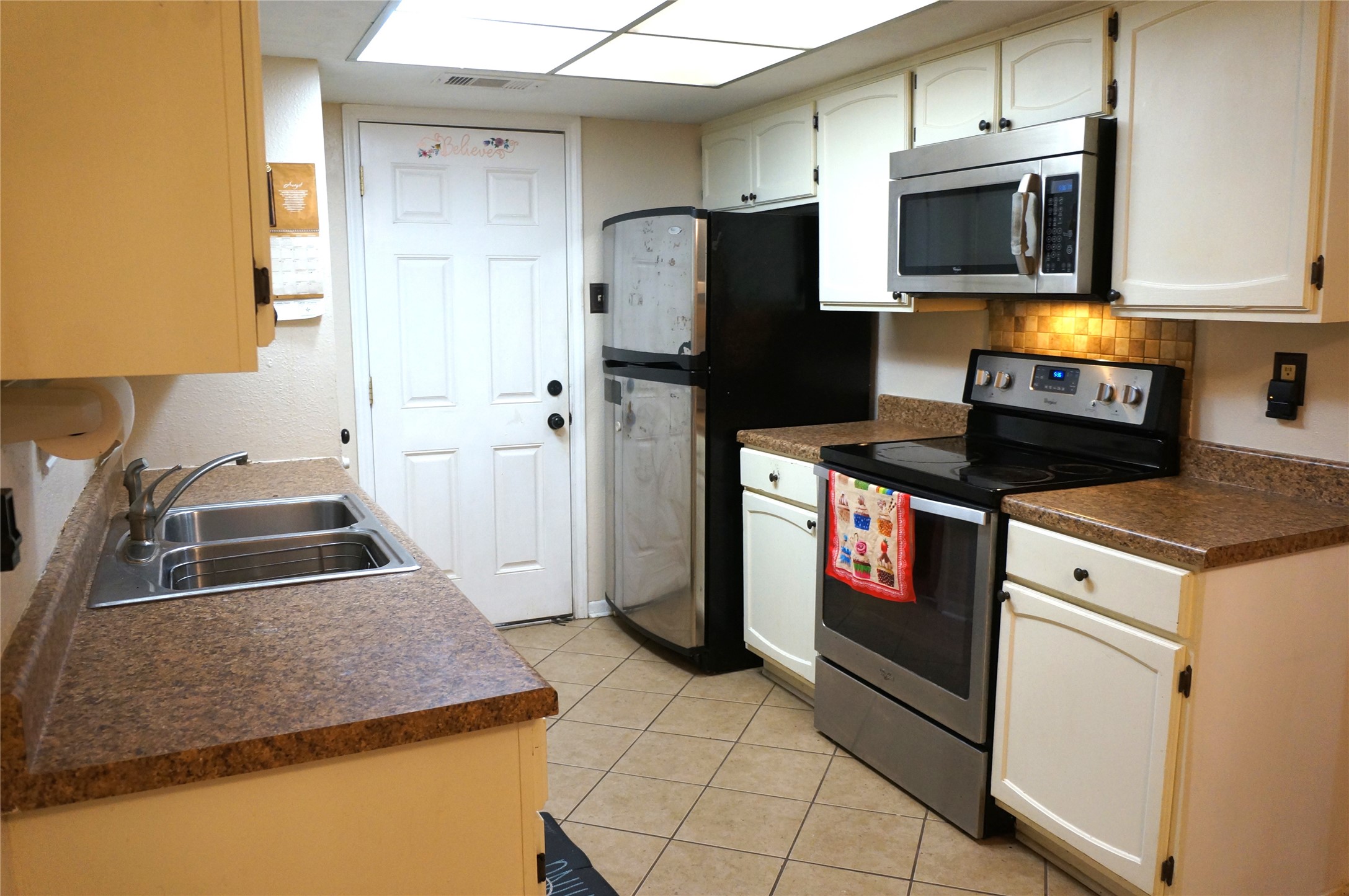 718 Silverpines Road Houston, TX 77062 - Photo 17 of 49 a kitchen with stainless steel appliances granite countertop a stove a refrigerator and a microwave