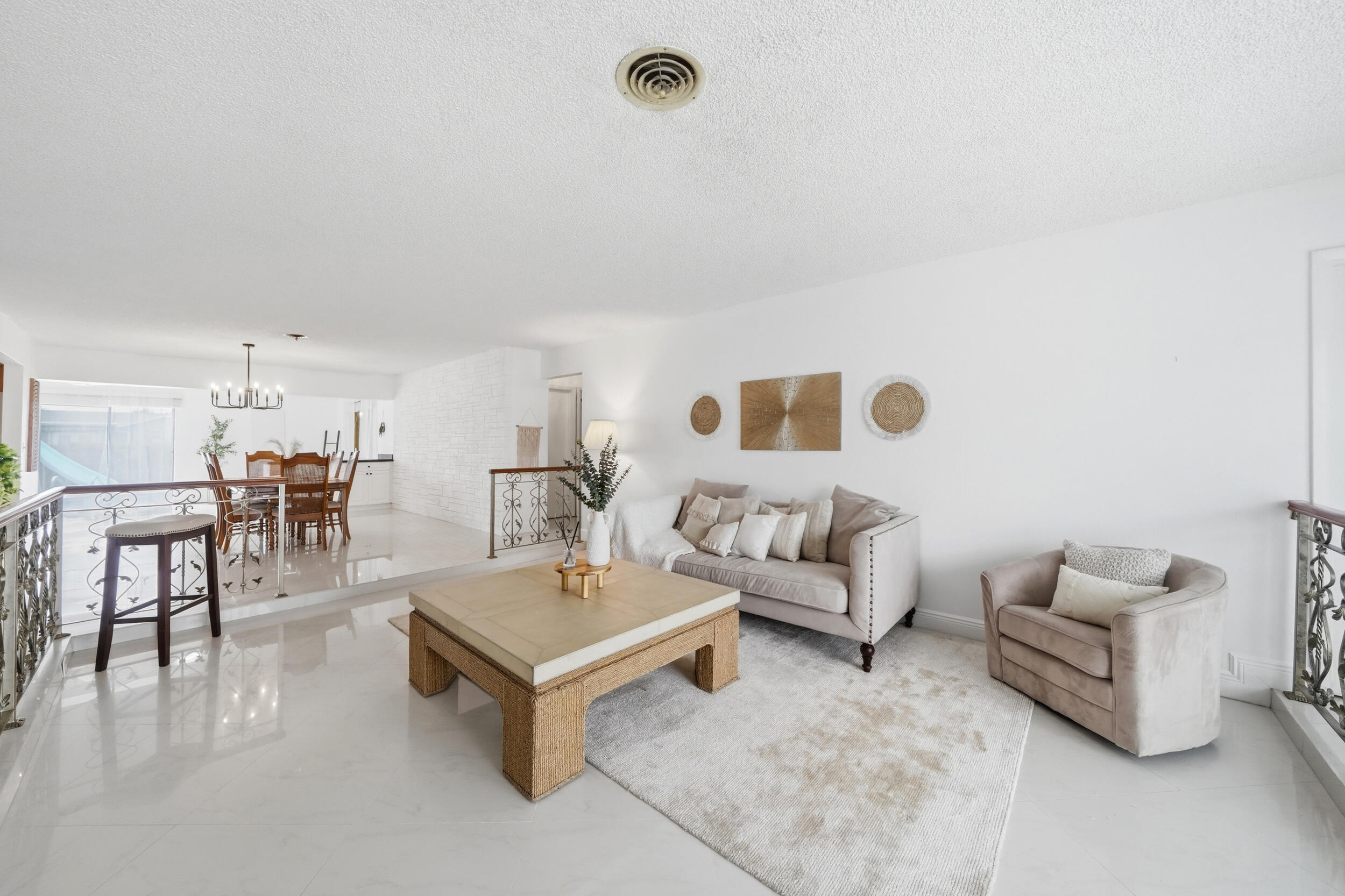 5501 Monroe Street Hollywood, FL 33021 - Photo 13 of 31 054