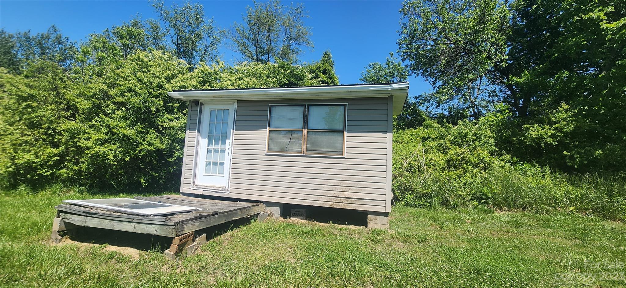 6524 Workman Lane Vale, NC 28168 - Photo 8 of 20 a backyard of a house with table and chairs