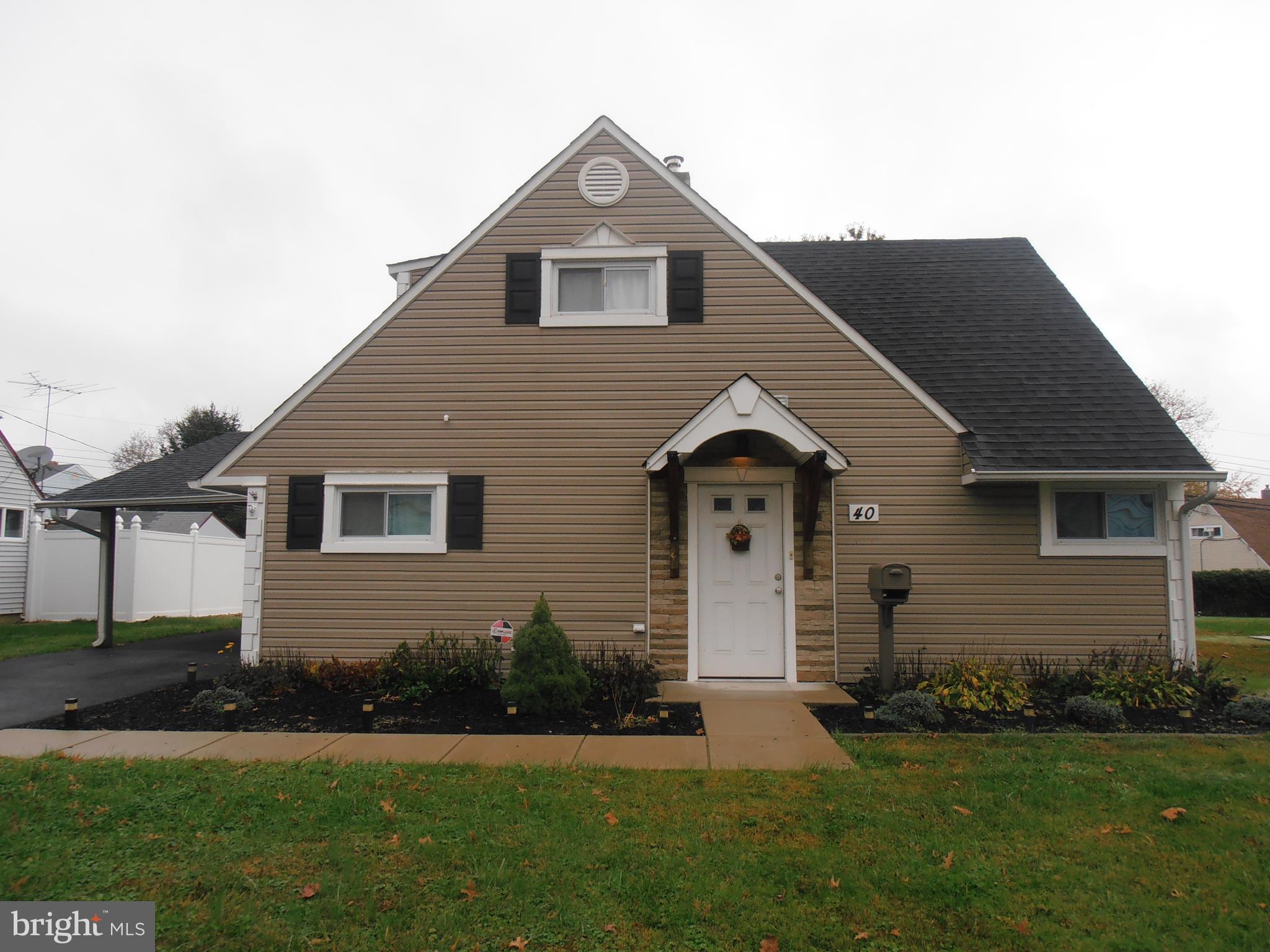 40 Ravine Lane Levittown, PA 19055 - Photo 20 of 20 Front of house