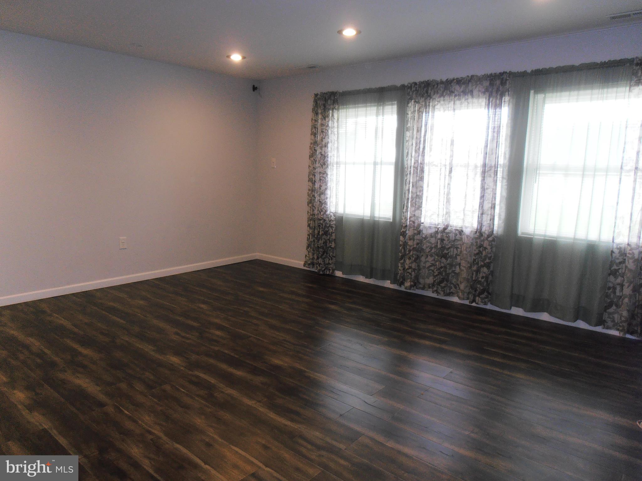 40 Ravine Lane Levittown, PA 19055 - Photo 9 of 20 Living room