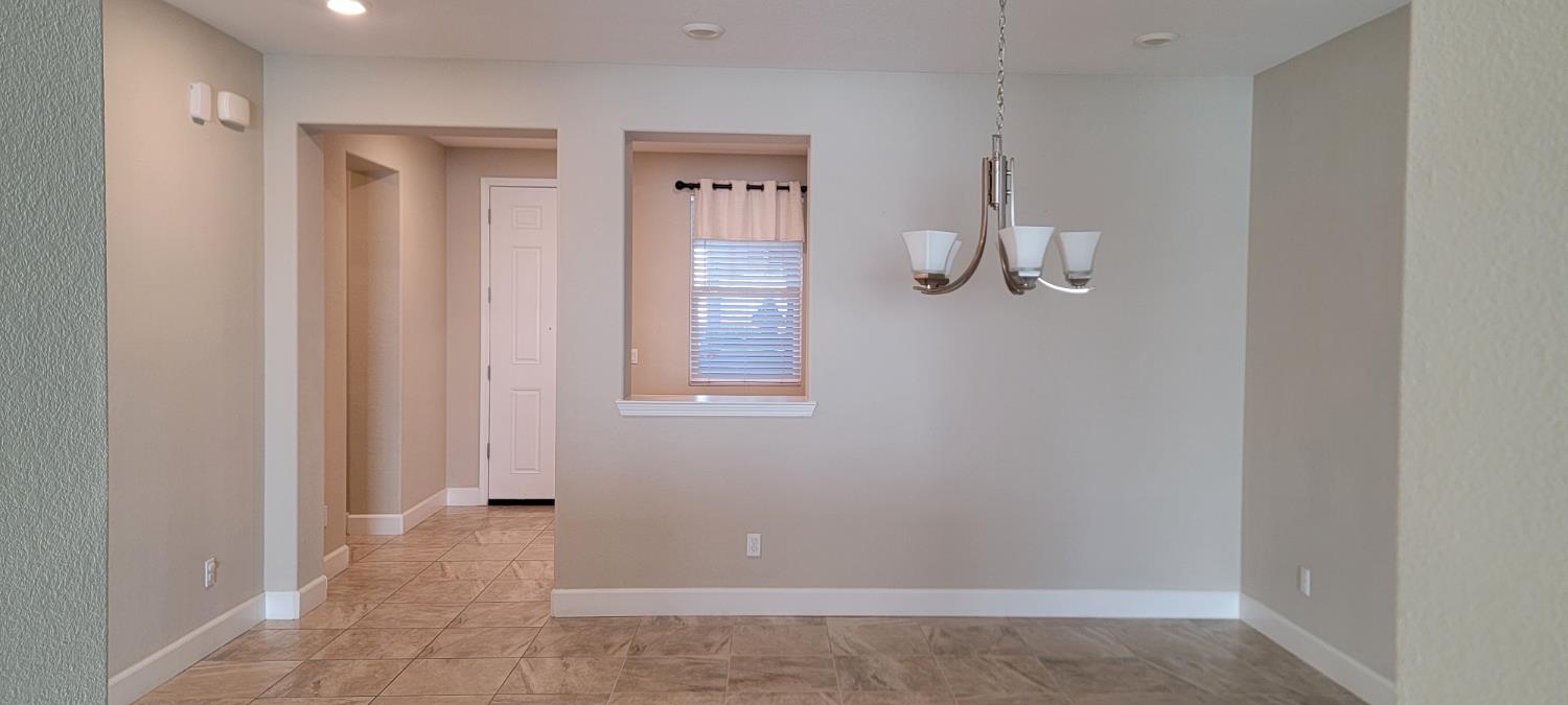 1052 Lavender Street Manteca, CA 95337 - Photo 5 of 29 Dining room