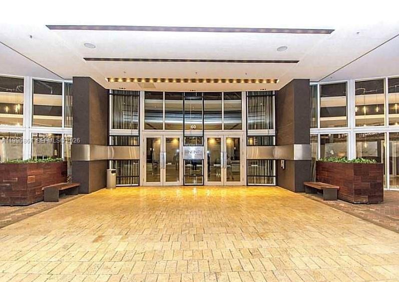 60 Southwest 13th Street, Unit 1611 Miami, FL 33130 - Photo 22 of 28 a view of a large building