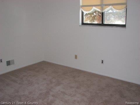 32969 Cedar Ridge Court, Unit 36 Warren, MI 48093 - Photo 7 of 14 IMG_0509
