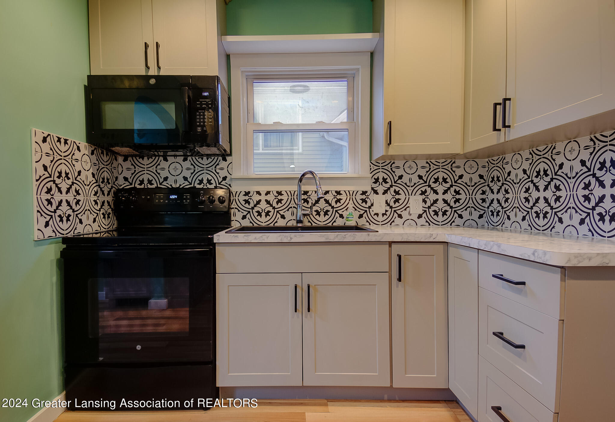 2304 Strathmore Road Lansing, MI 48910 - Photo 25 of 44 dsc08332_3_4