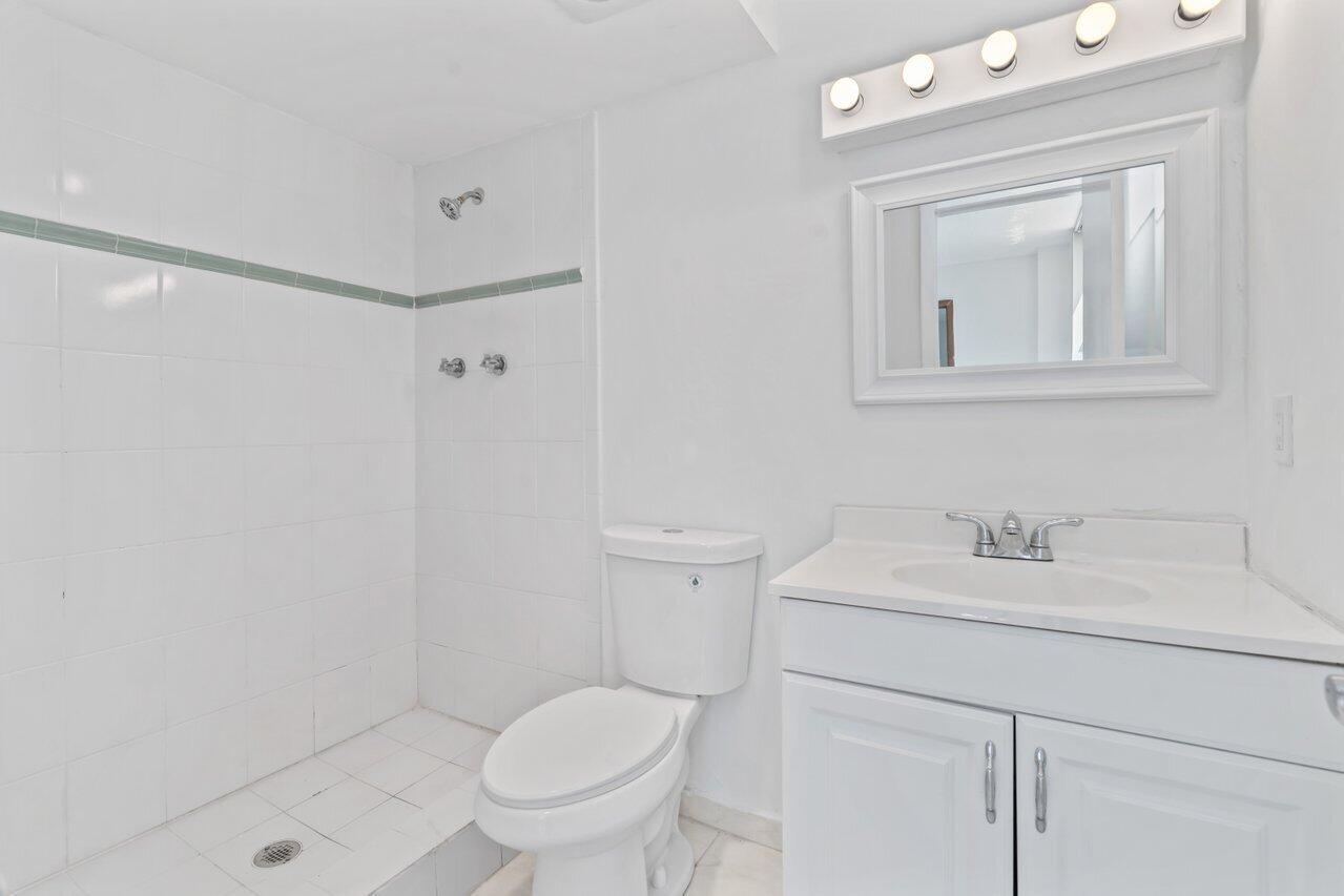 6161 Northwest 2nd Avenue, Unit 1190 Boca Raton, FL 33487 - Photo 17 of 19 Bathroom