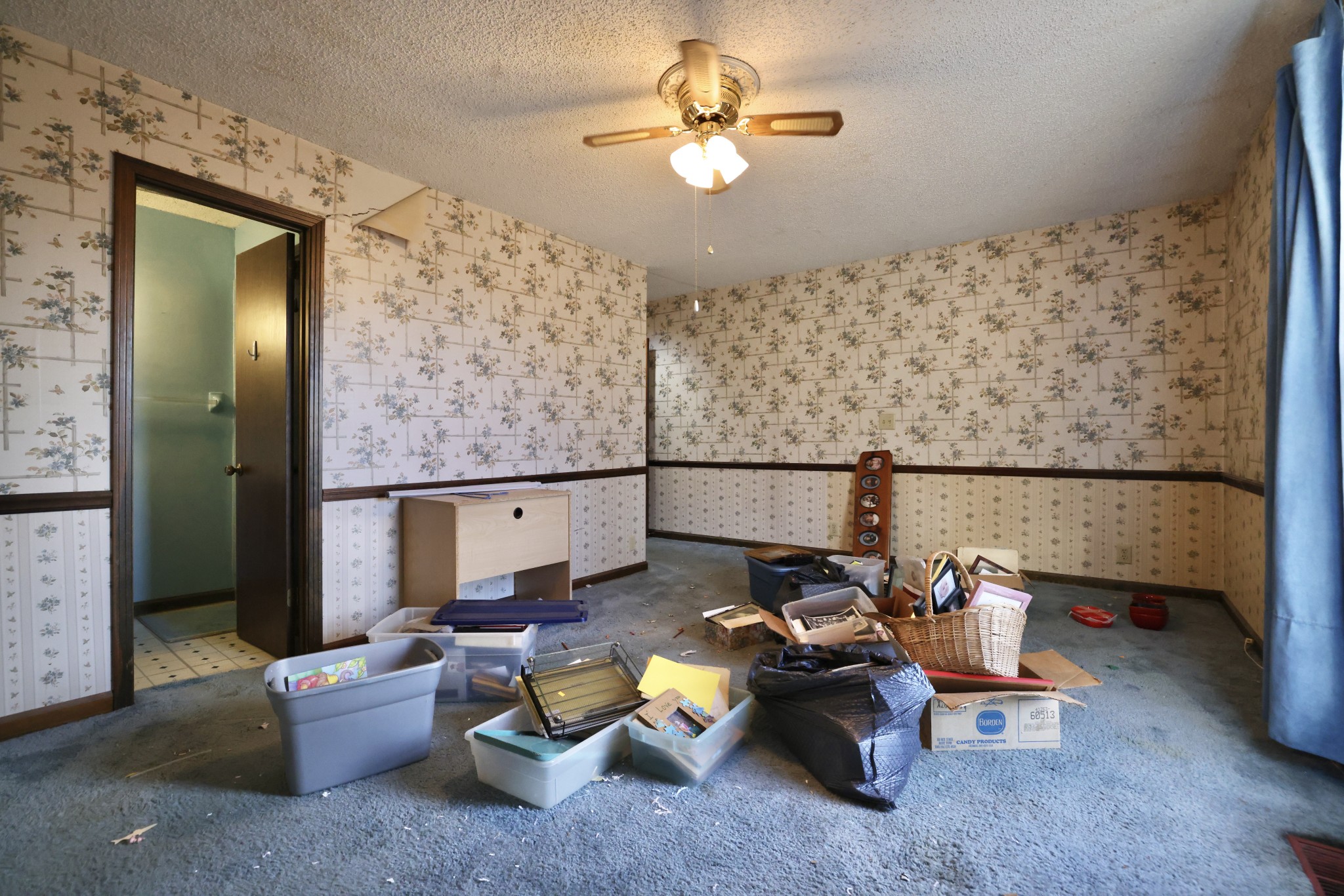1170 Madison Creek Road Goodlettsville, TN 37072 - Photo 17 of 32 a living room with furniture and a chandelier