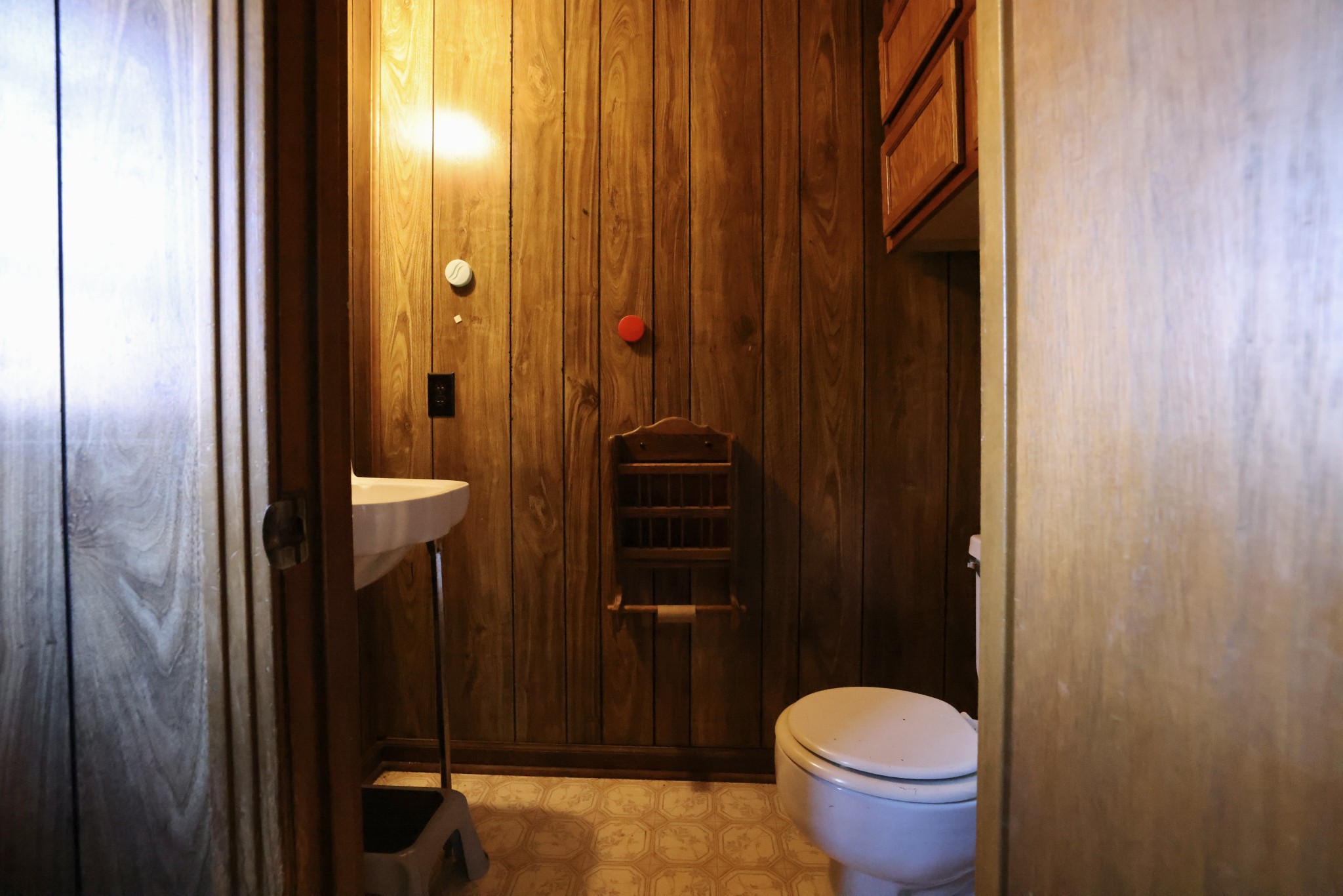 1170 Madison Creek Road Goodlettsville, TN 37072 - Photo 23 of 32 a bathroom with a toilet and a sink