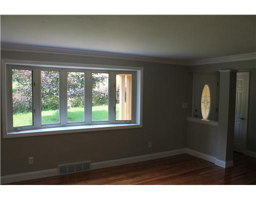 554 Thompson Run Road Pittsburgh, PA 15237 - Photo 2 of 16 Living Room.