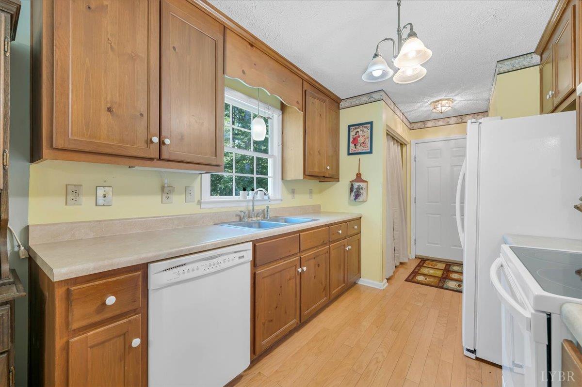 1124 Homeplace Road Bedford, VA 24523 - Photo 12 of 47 a kitchen with stainless steel appliances granite countertop a sink dishwasher stove and refrigerator with wooden floor
