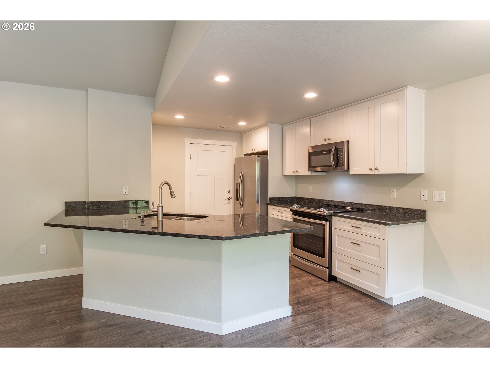 4509 Northeast Ridenour Street Winchester, OR 97495 - Photo 6 of 37