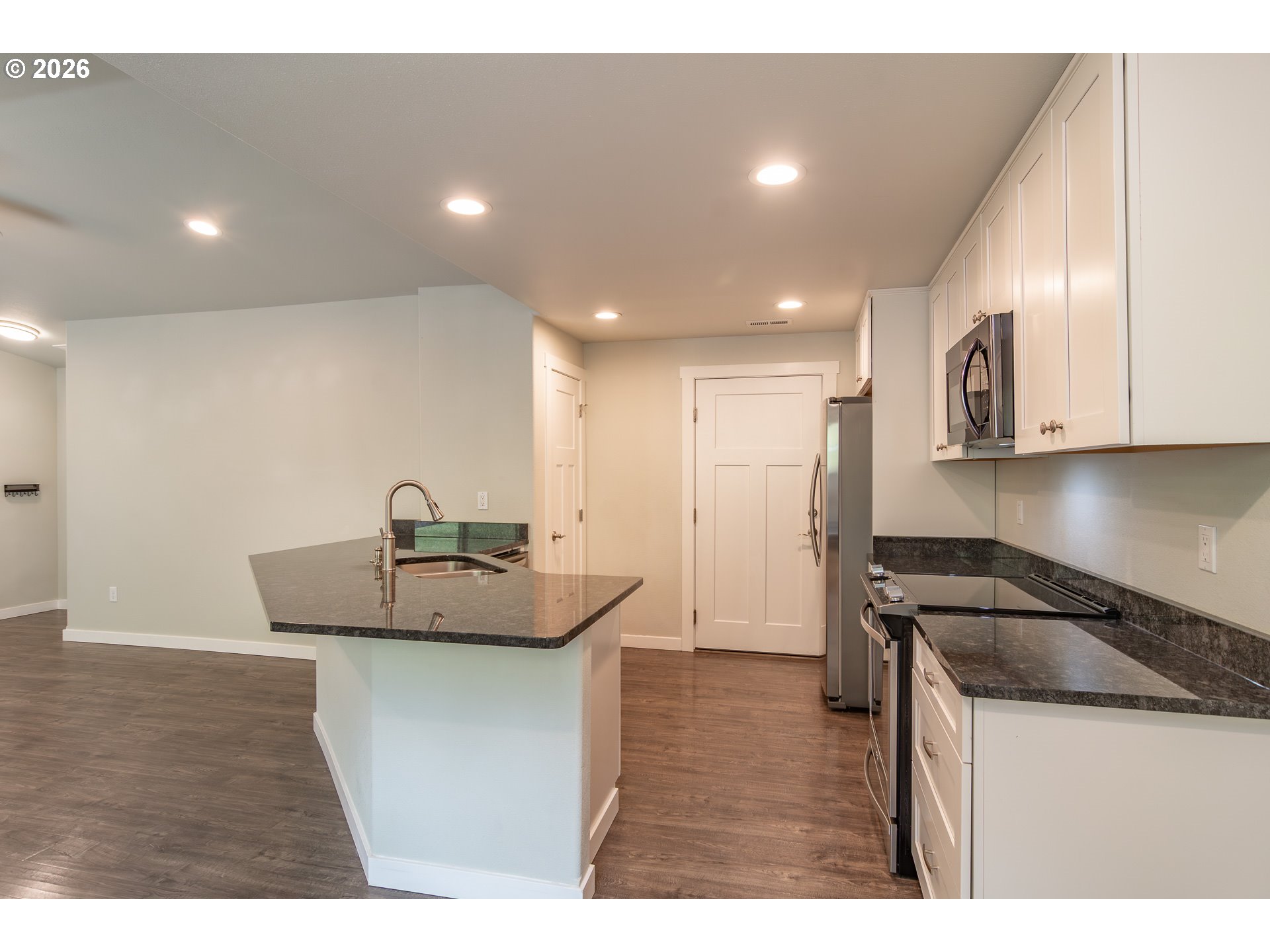 4509 Northeast Ridenour Street Winchester, OR 97495 - Photo 7 of 37