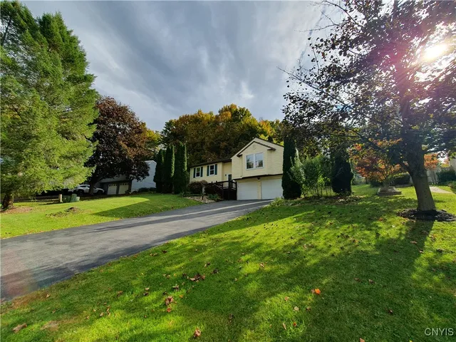 $349,900 | 109 Vantage Drive, Camillus, NY 13031
