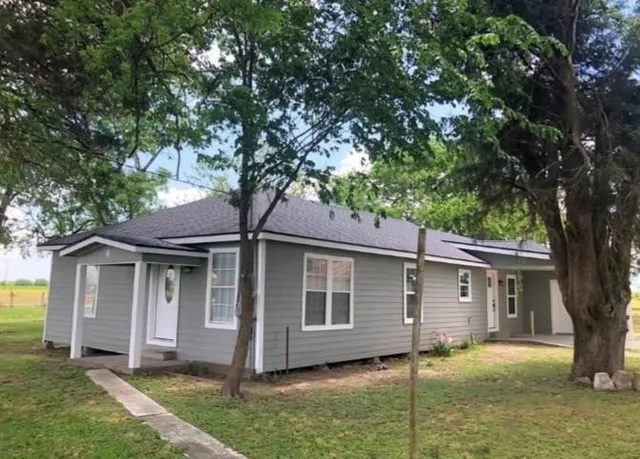 $1,850 | 1515 County Road 237, Ganado, TX 77962