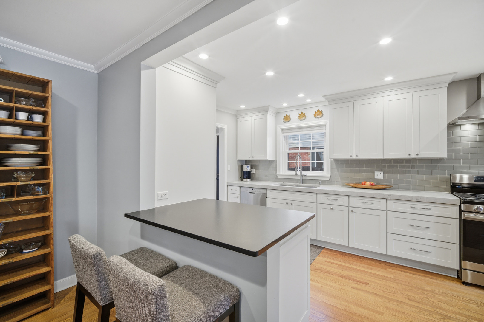 1319 Tyrell Avenue Park Ridge, IL 60068 - Photo 11 of 39