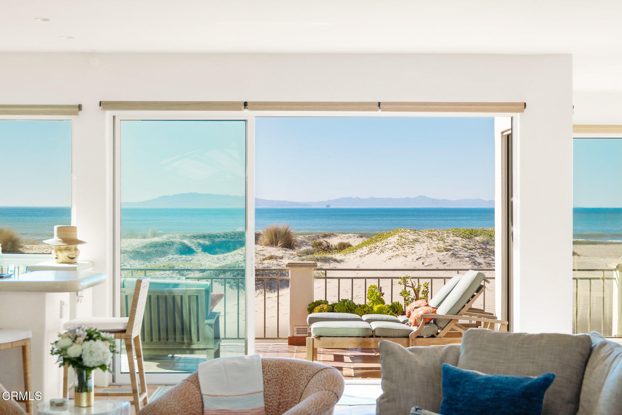 1571 Mandalay Beach Road Oxnard, CA 93035 - Photo 13 of 66 Mandalay Beach Home_Living Room_10