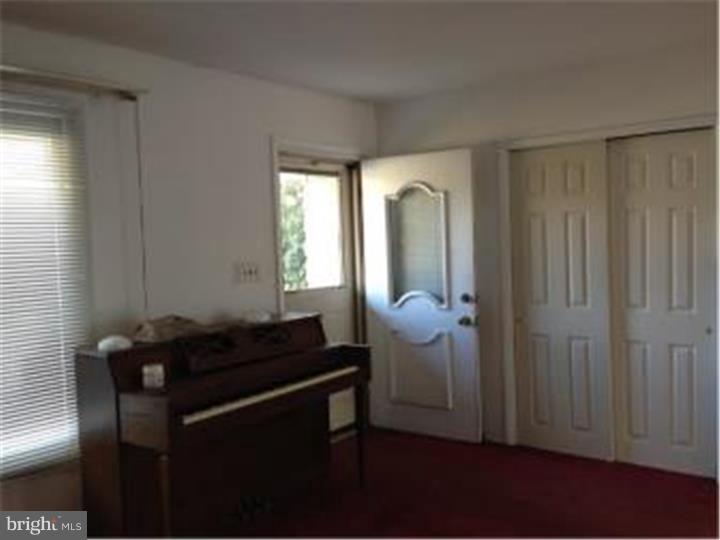 549 Fennel Road Monroeville, NJ 08343 - Photo 16 of 19 Living Room