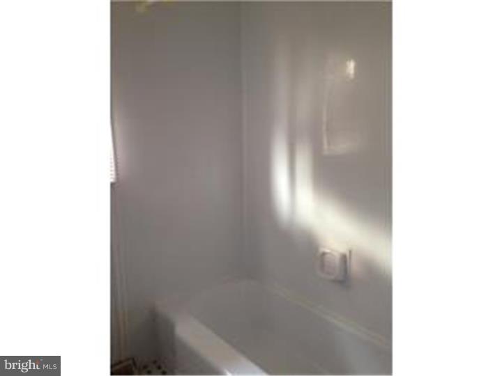 549 Fennel Road Monroeville, NJ 08343 - Photo 18 of 19 Bathroom
