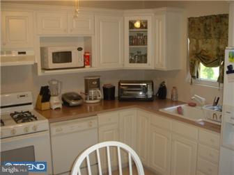 876 Aster Road Warminster, PA 18974 - Photo 4 of 11 Kitchen