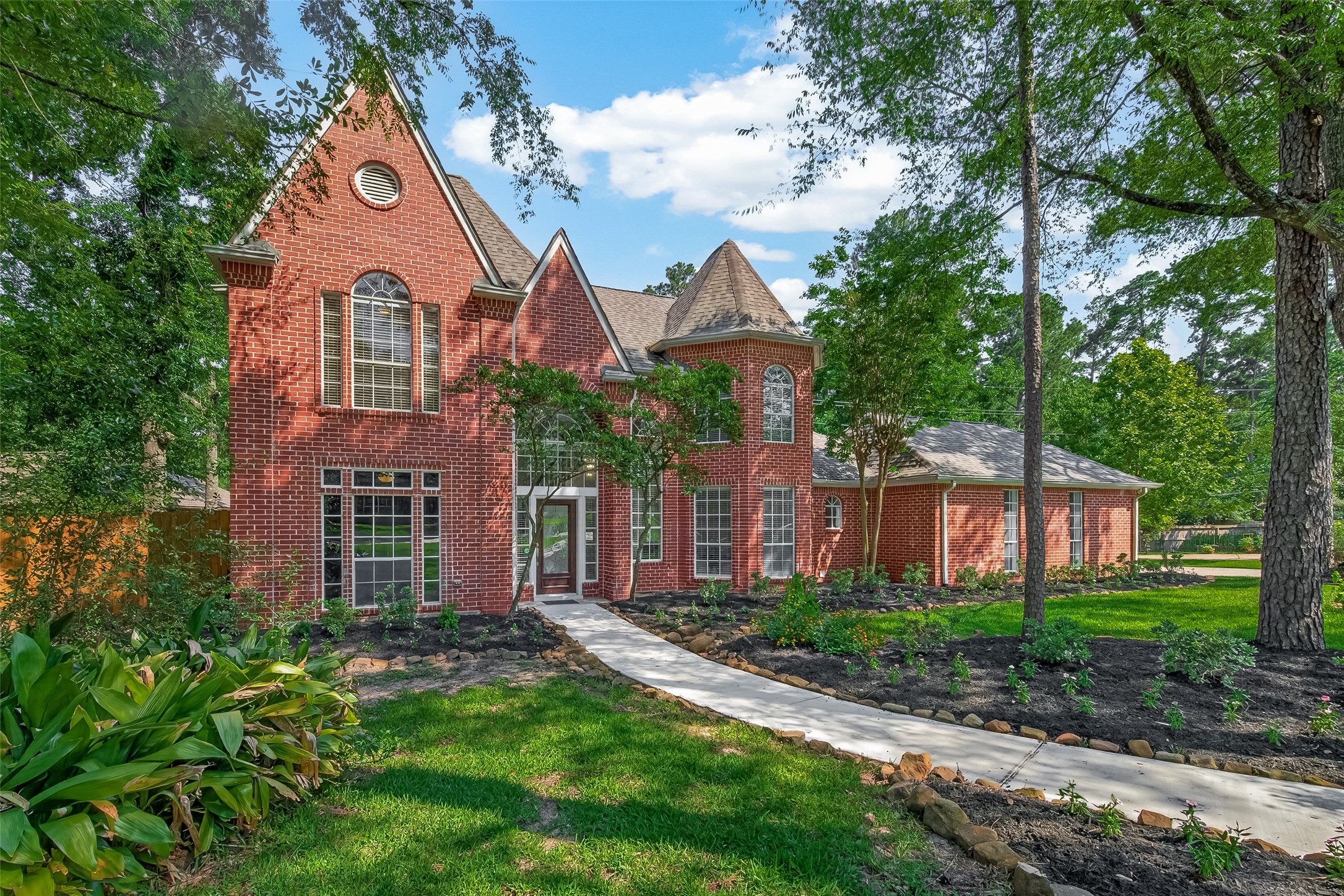6131 Hampton Way Court Spring, TX 77389 - Photo 1 of 50 a front view of a house with garden