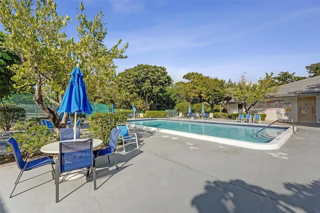 $170,000 | 5860 Northwest 44th Street, Unit 806, Lauderhill, FL 33319