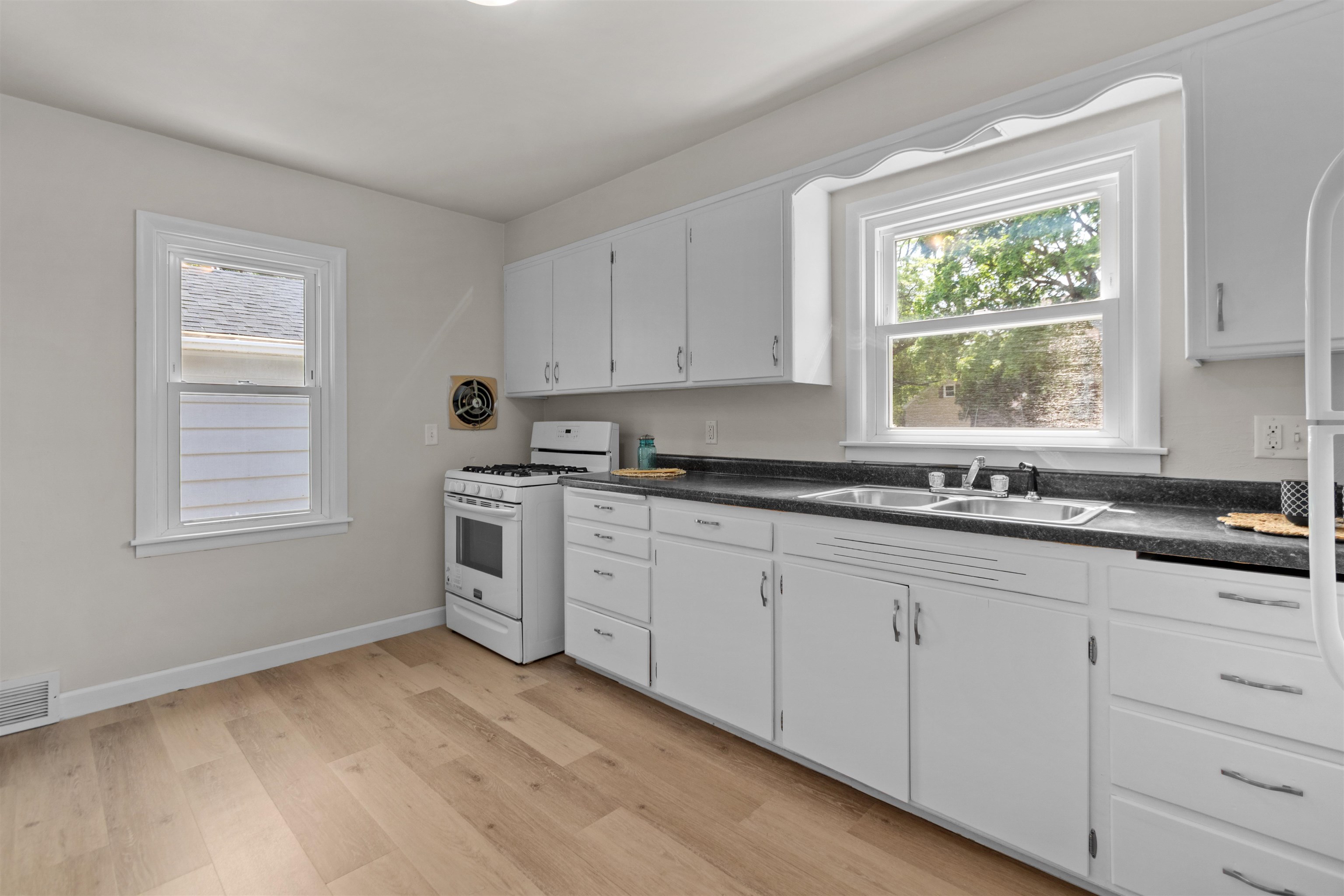 510 South Madison Street Chilton, WI 53014 - Photo 12 of 24