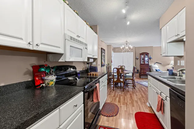 $279,900 | 509 Aurora Avenue, Unit 109, Naperville, IL 60540