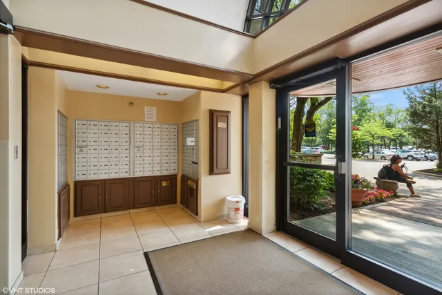 $279,900 | 509 Aurora Avenue, Unit 109, Naperville, IL 60540