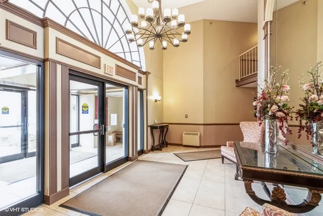 $279,900 | 509 Aurora Avenue, Unit 109, Naperville, IL 60540